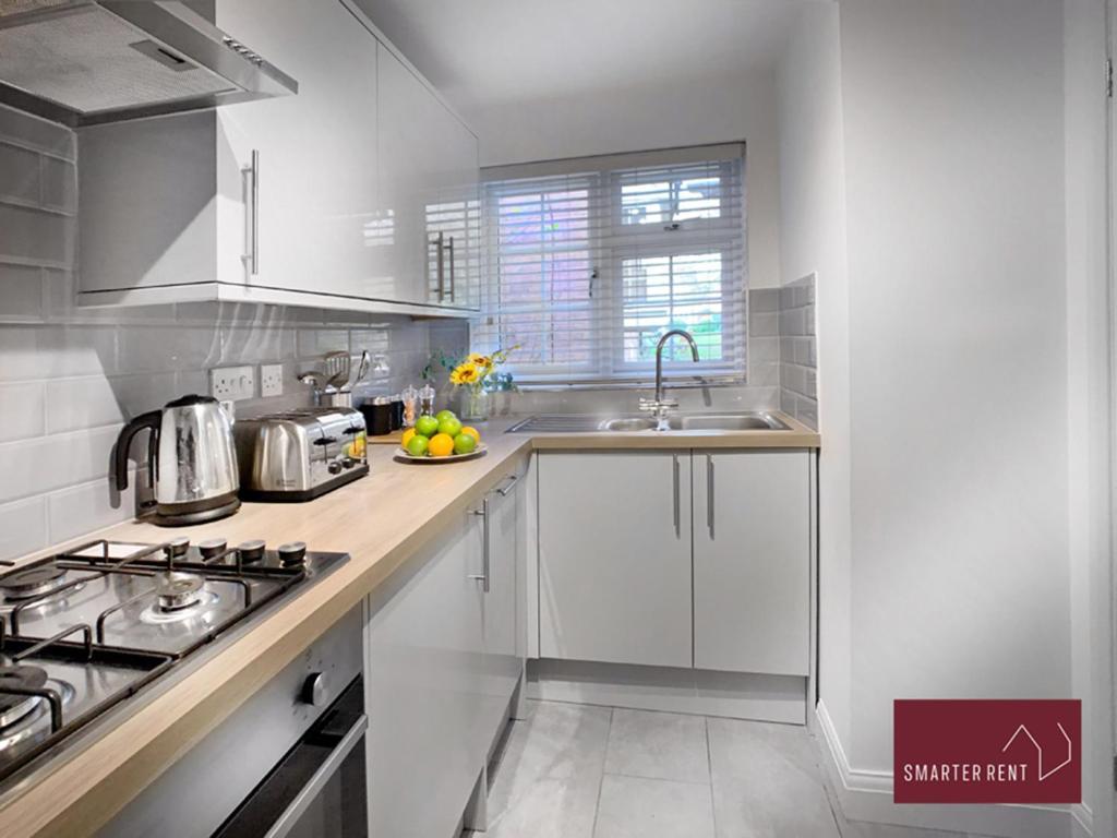 Wokingham - 2 Bed Modern House - Parking Apartment Exterior photo