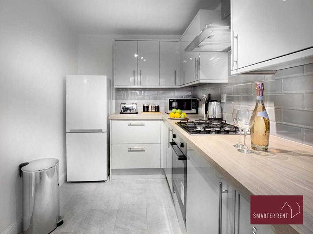 Wokingham - 2 Bed Modern House - Parking Apartment Exterior photo